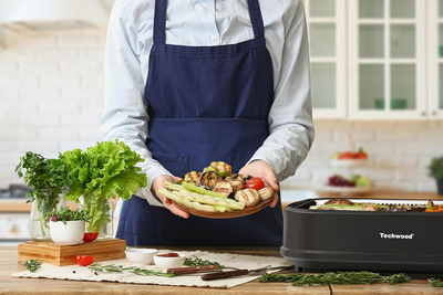 Techwood Indoor Smokeless Grill 1500W Electric Grill with Tempered Glass Lid, Compact & Portable Non-Stick BBQ Grill with Turbo Smoke Extractor Technology, LED Smart Control Panel, Black - Barbecue Whizz...Watch My Smoke!